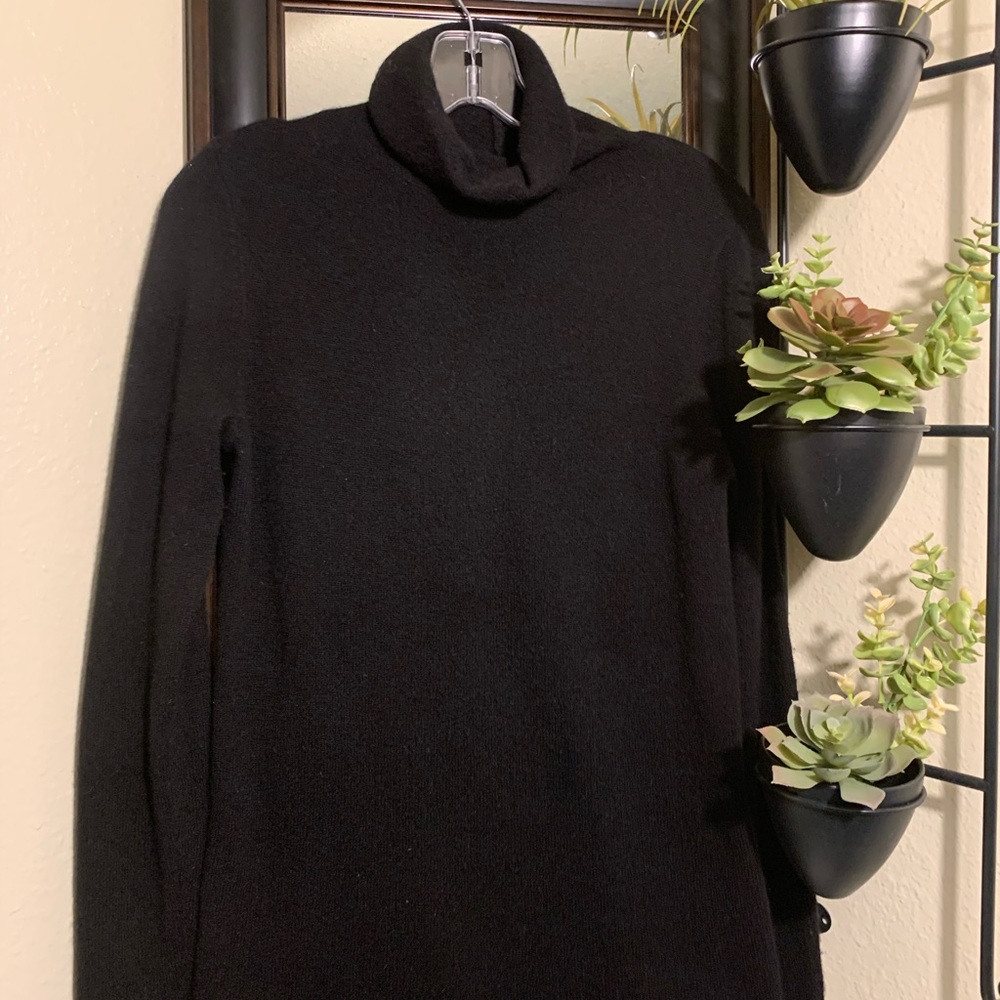 Gently used Halogen 100% cashmere turtleneck sweater!